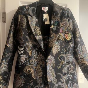 Elegant Paisley Embroidered Women's Shorts Set